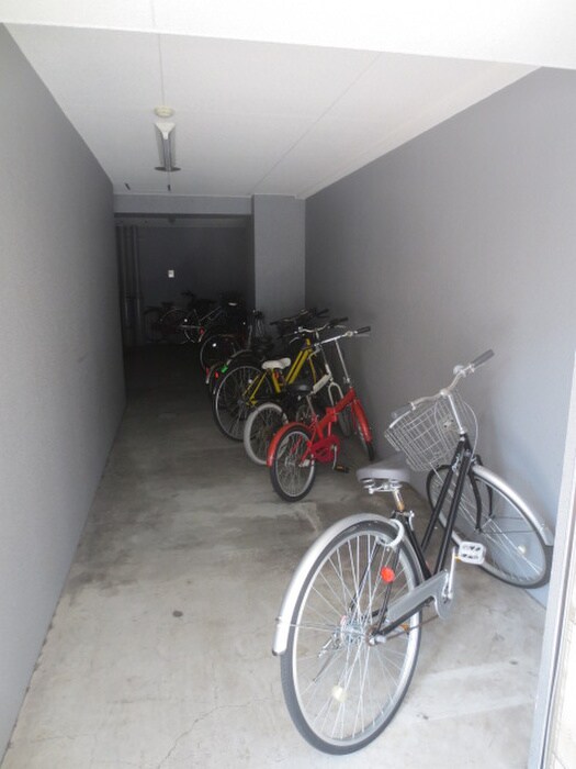 物件外観写真5　(駐輪場)