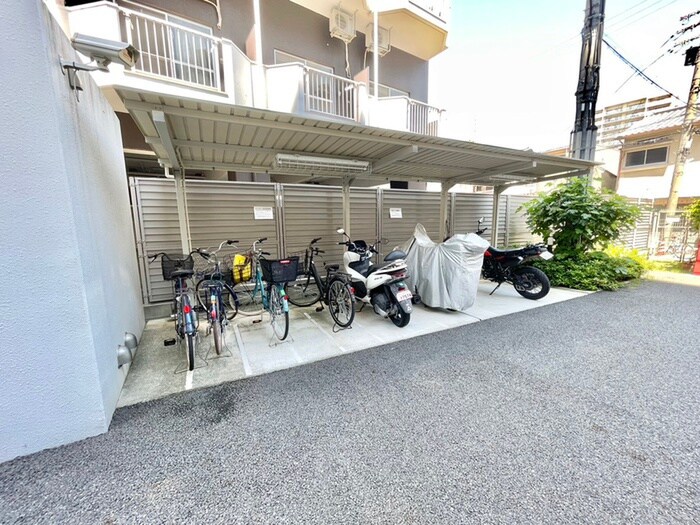 物件外観写真3　(駐輪場)