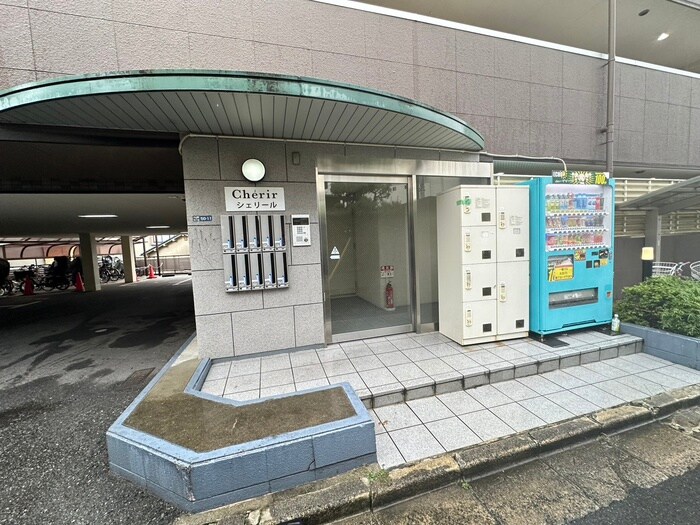 物件外観写真2　(エントランス部分)