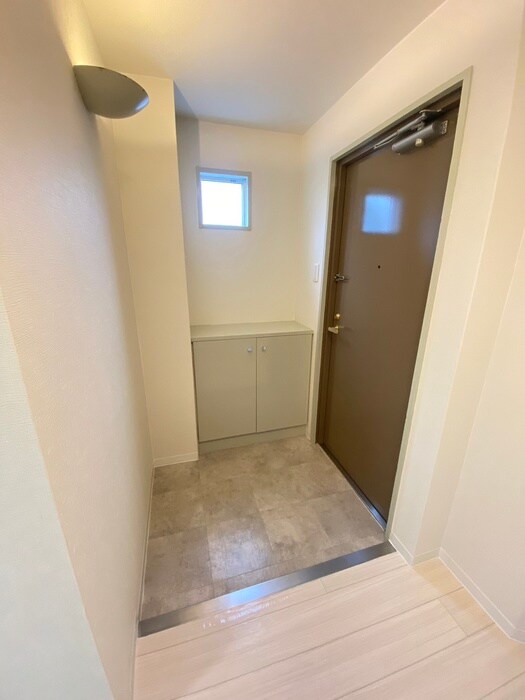 物件内観写真7　(玄関)