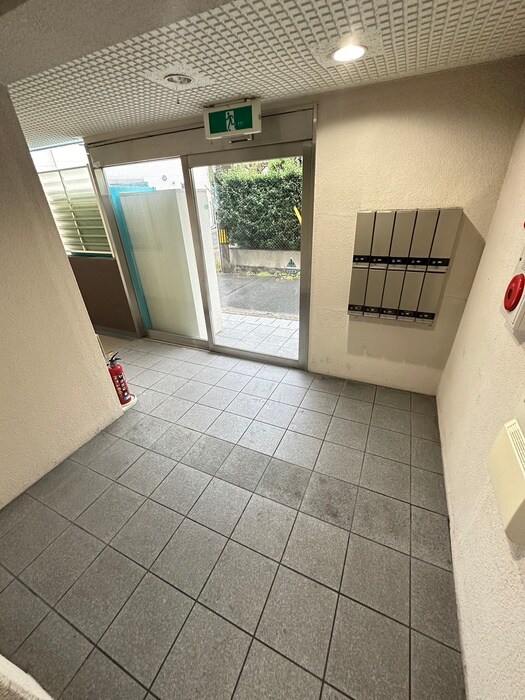 物件外観写真6　(エントランス部分)