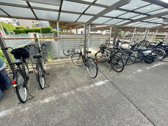 物件外観写真4　(駐輪場)
