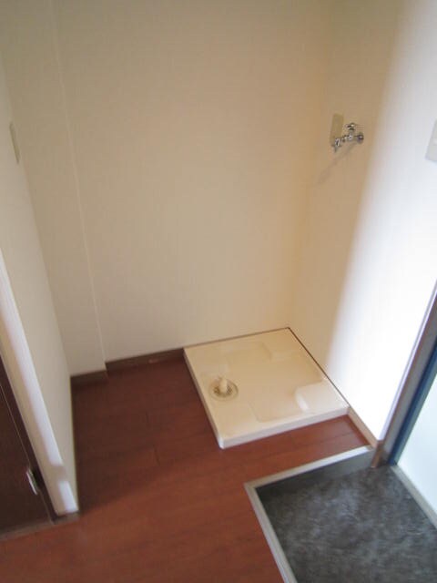 物件内観写真12　(洗濯機置場)