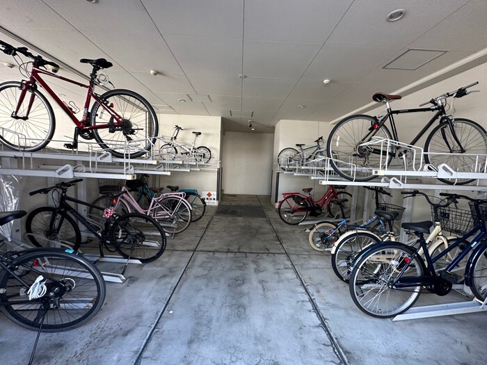 物件外観写真5　(駐輪場)