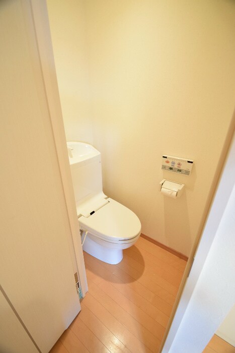 物件内観写真8　(トイレ)