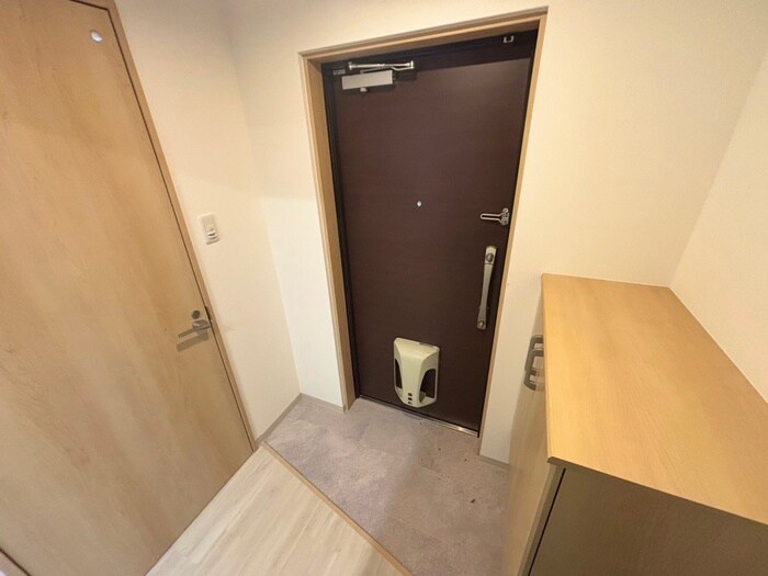 物件内観写真16　(玄関)