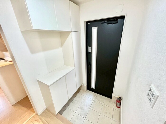 物件内観写真11　(玄関)