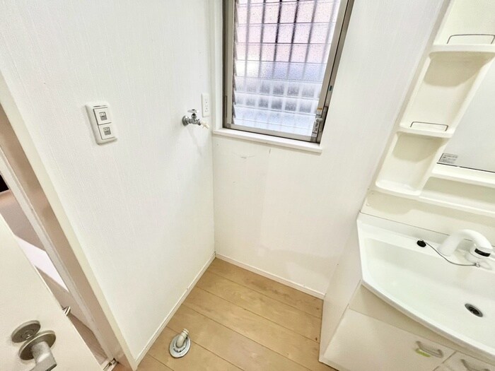 物件内観写真18　(洗濯機置場)