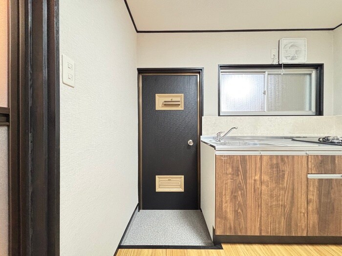 物件内観写真13　(玄関)