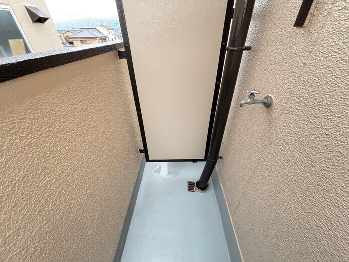 物件内観写真16　(洗濯機置場)