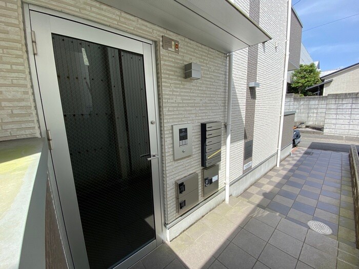 物件外観写真3　(エントランス部分)