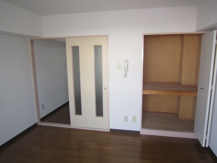 物件内観写真10　(室内からの展望)