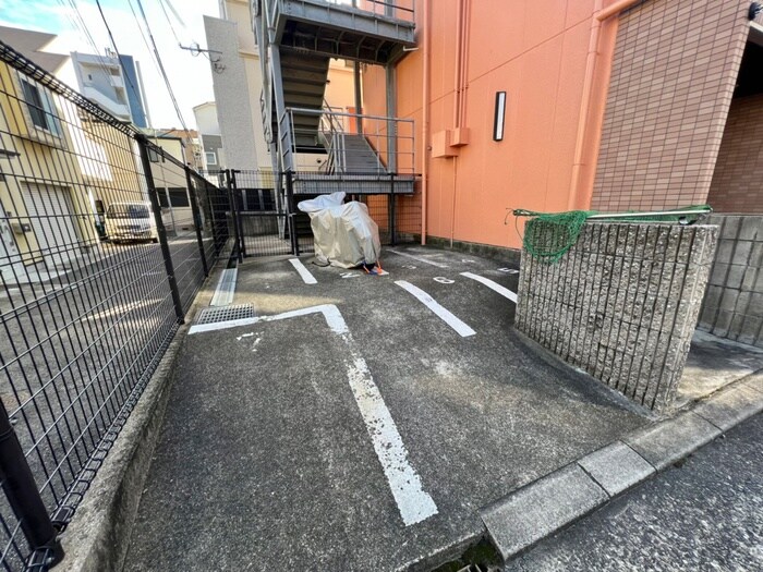 物件外観写真2　(駐輪場)