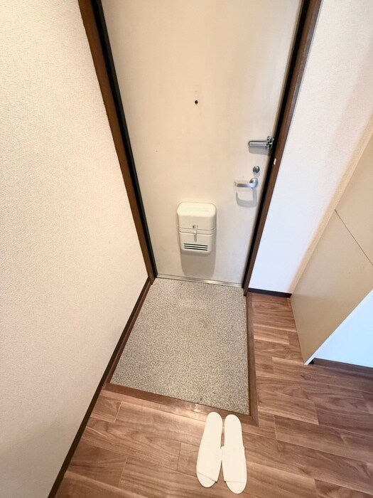 物件内観写真4　(玄関)