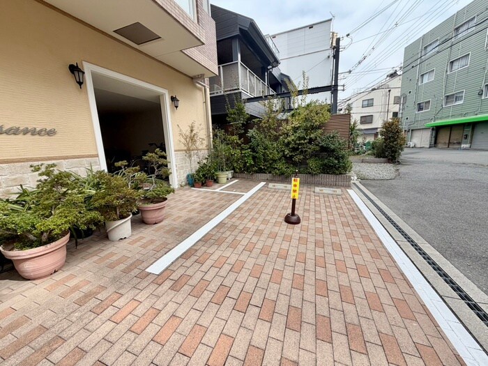 物件外観写真2　(駐車場)