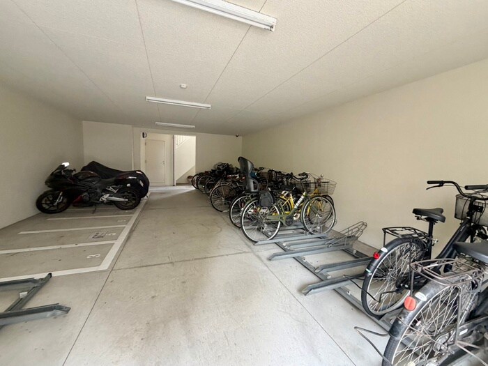 物件外観写真5　(駐輪場)