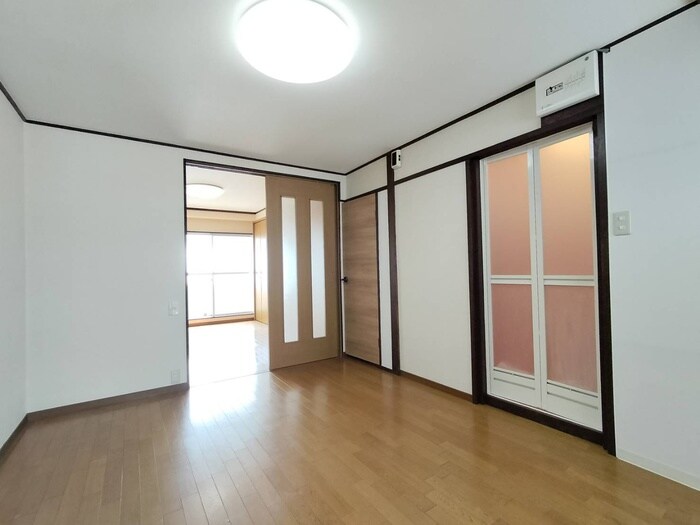 西京都マンションの居室