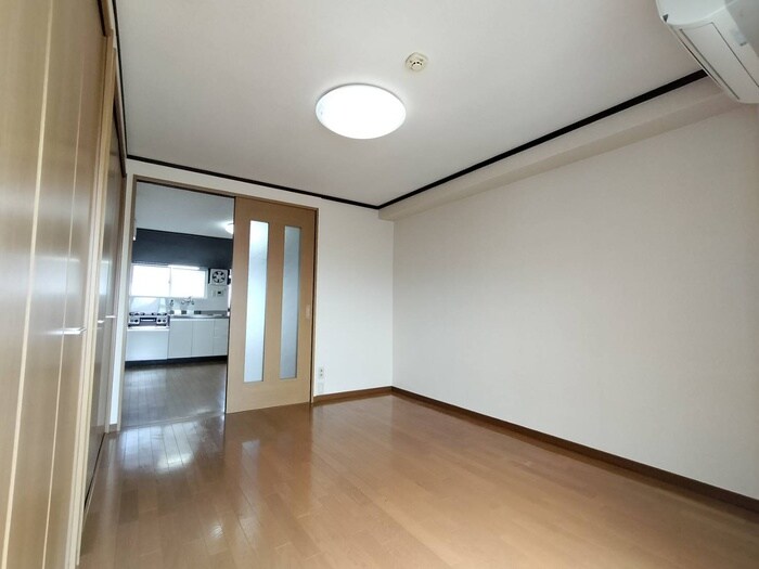 西京都マンションの居室