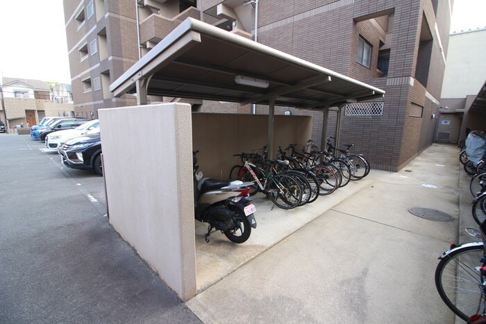 物件外観写真3　(駐輪場)