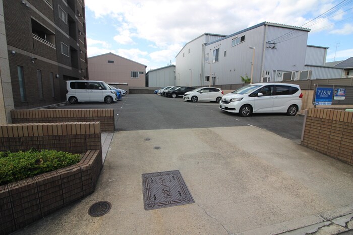 物件外観写真4　(駐車場)