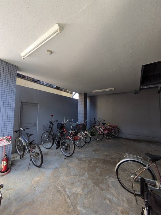 物件外観写真5　(駐輪場)