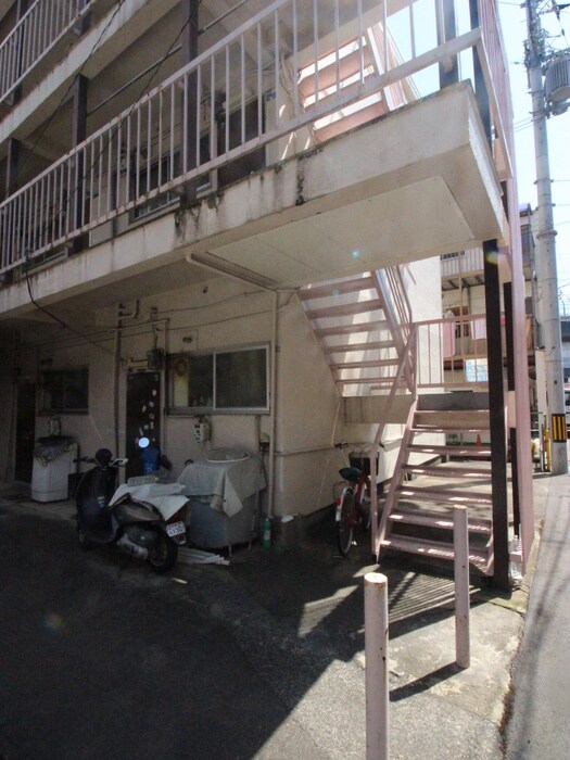 物件外観写真4　(エントランス部分)