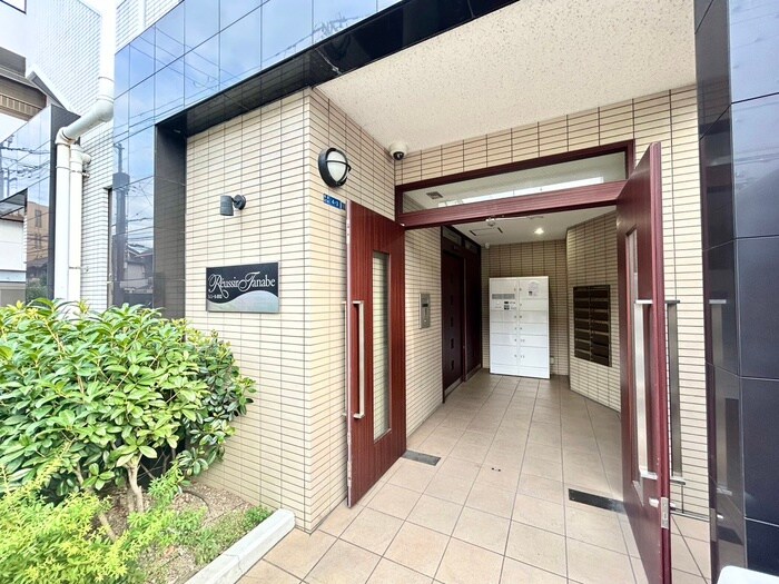 物件外観写真2　(エントランス部分)