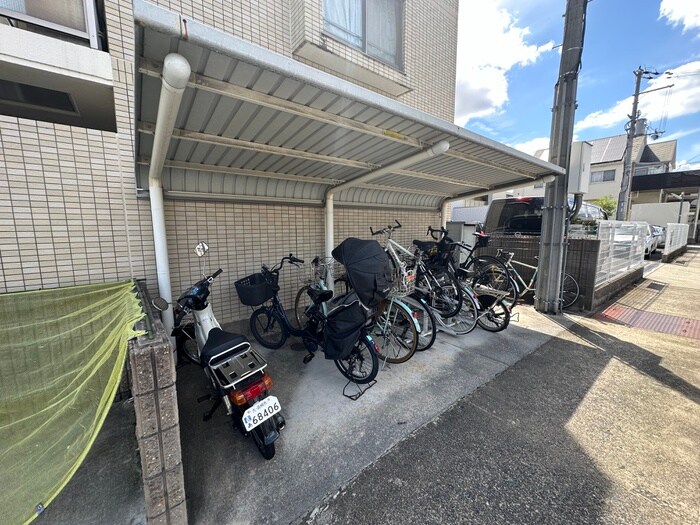 物件外観写真5　(駐輪場)