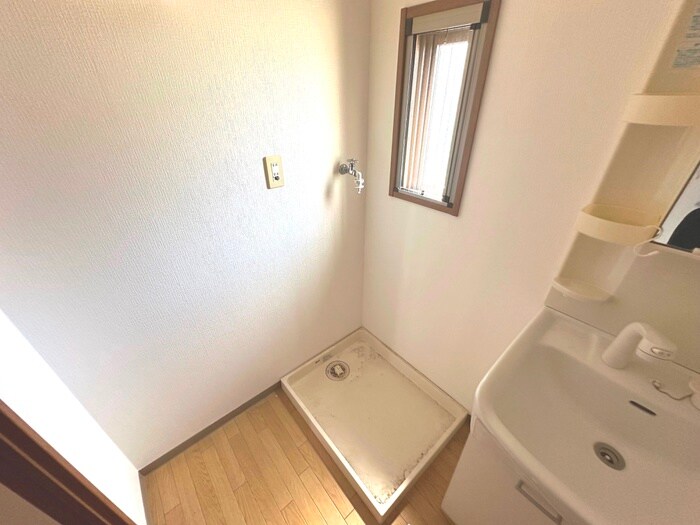 物件内観写真18　(洗濯機置場)