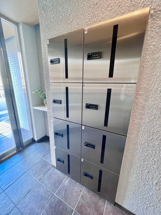 物件外観写真5　(エントランス部分)