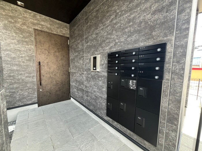 物件外観写真2　(エントランス部分)