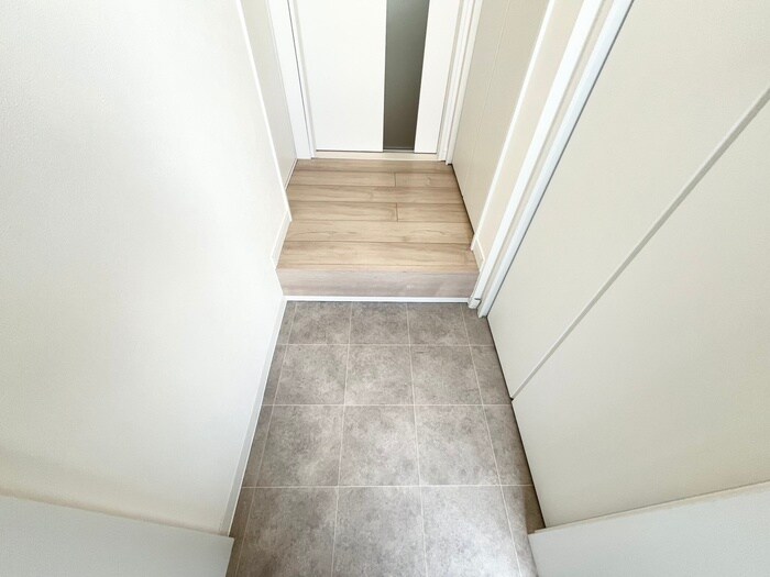 物件内観写真14　(玄関)