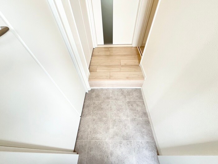 物件内観写真14　(玄関)