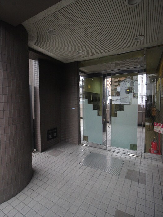 物件外観写真4　(エントランス部分)