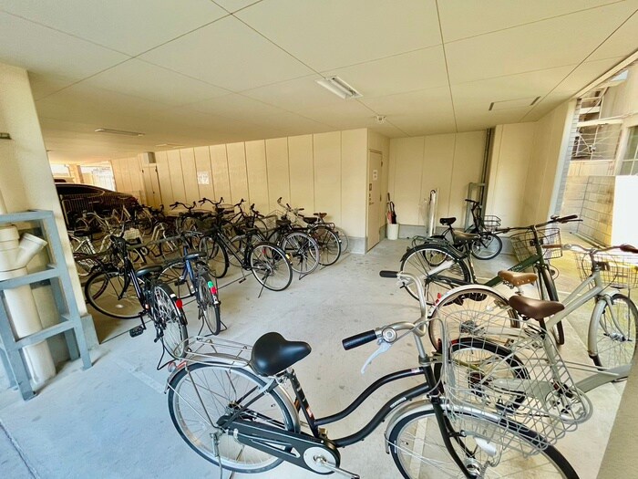 物件外観写真3　(駐輪場)