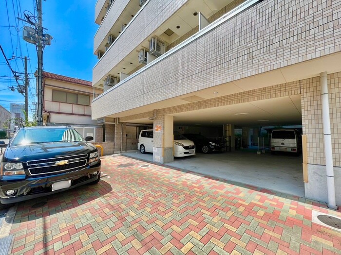 物件外観写真5　(駐車場)