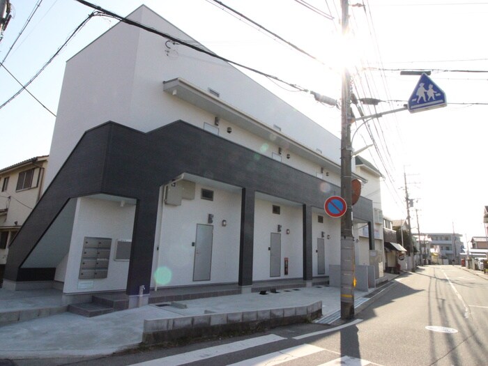 物件外観写真2　(エントランス部分)