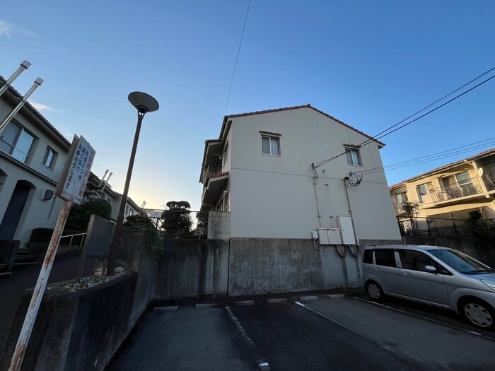 物件外観写真5　(駐車場)