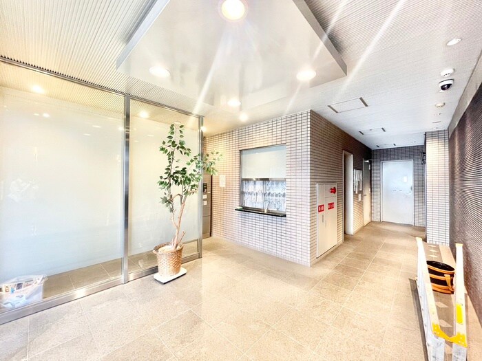 物件外観写真3　(エントランス部分)