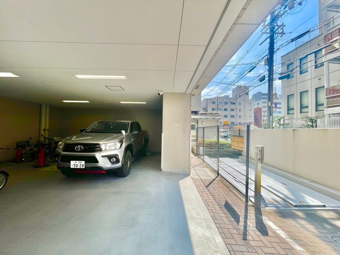 物件外観写真4　(駐車場)