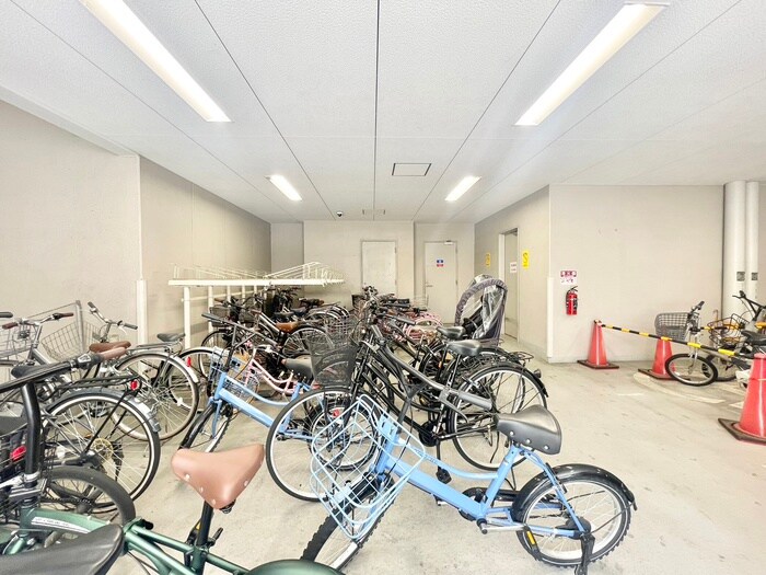 物件外観写真5　(駐輪場)