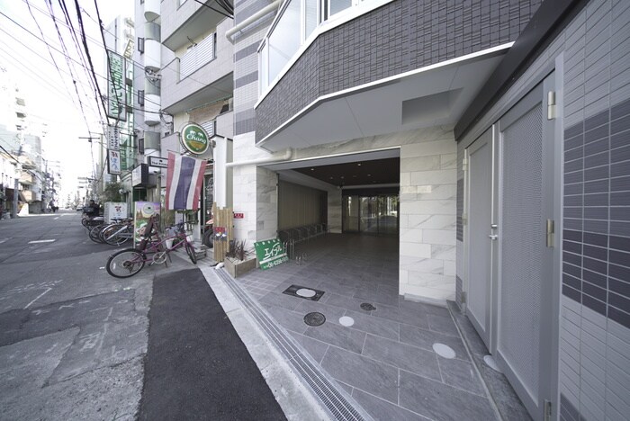 物件外観写真6　(エントランス部分)