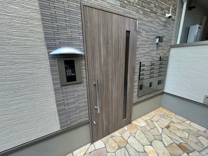 物件外観写真2　(エントランス部分)