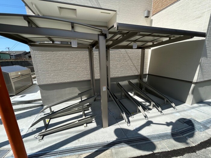 物件外観写真4　(駐輪場)