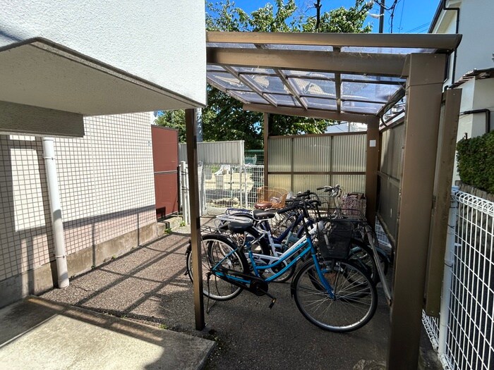物件外観写真5　(駐輪場)