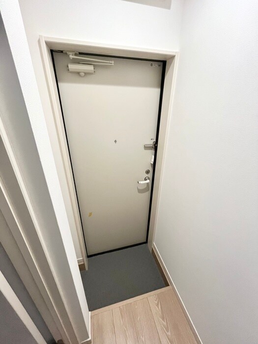 物件内観写真7　(玄関)