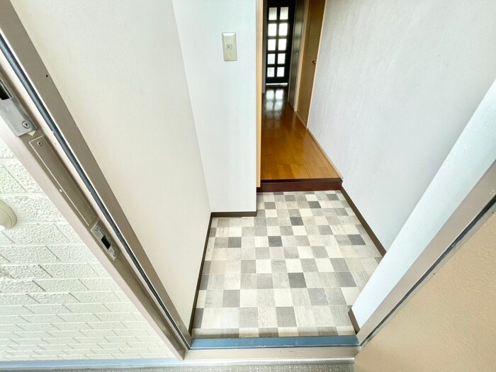 物件内観写真16　(玄関)