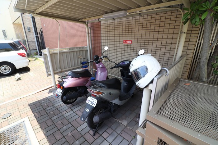 物件外観写真5　(駐輪場)