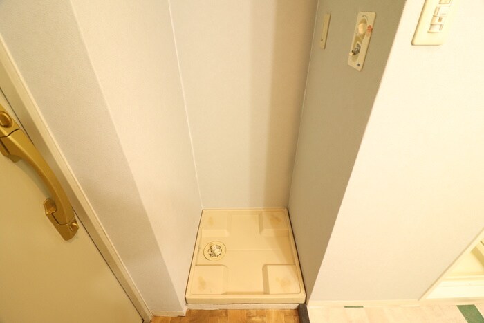 物件内観写真17　(洗濯機置場)