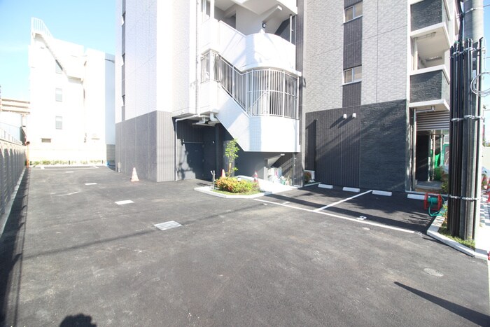 物件外観写真4　(駐車場)